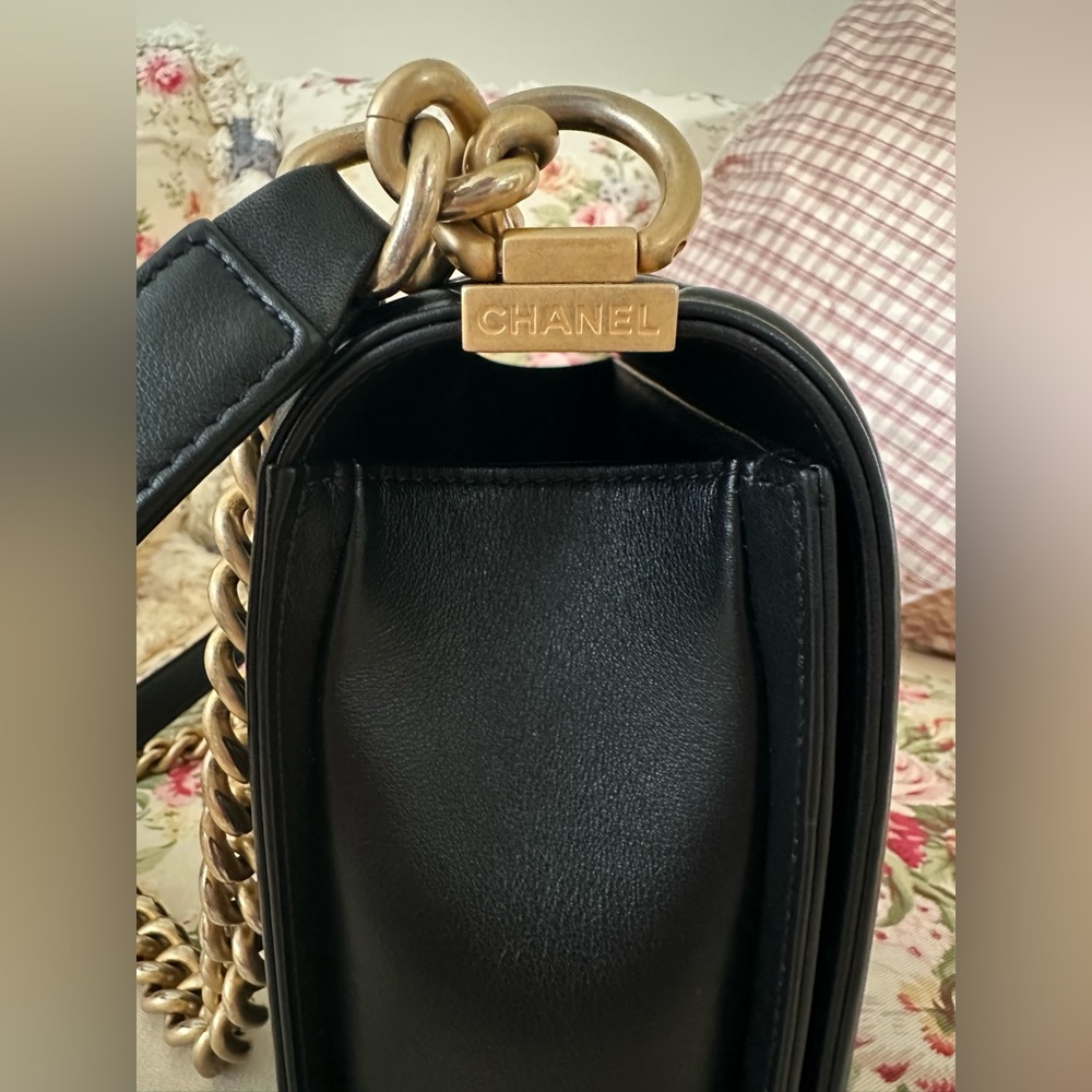 Authentic Chanel Boy. - Picture 7 of 15